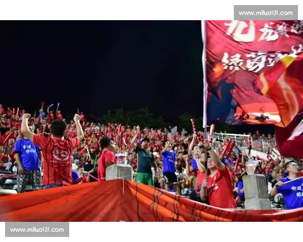 球迷热情爆棚全场沸腾激烈比赛点燃体育激情